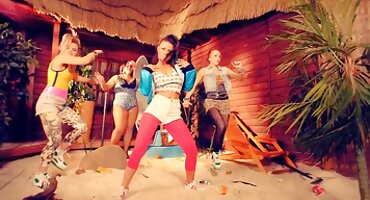 sex tận thế Cô liếm mông Của O GraEn phim sex người và thú Gra và lấy kiêm trong âm hộ của cô.