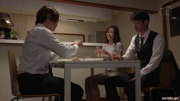 sex quay nén đến nhà cấp trên ở nhờ, hấp diêm luôn vợ yêu sếp